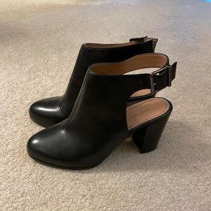 Vionic size 7.5 black leather bootie
